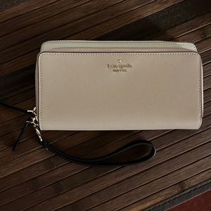 Kate spade wallet with wristlet handle